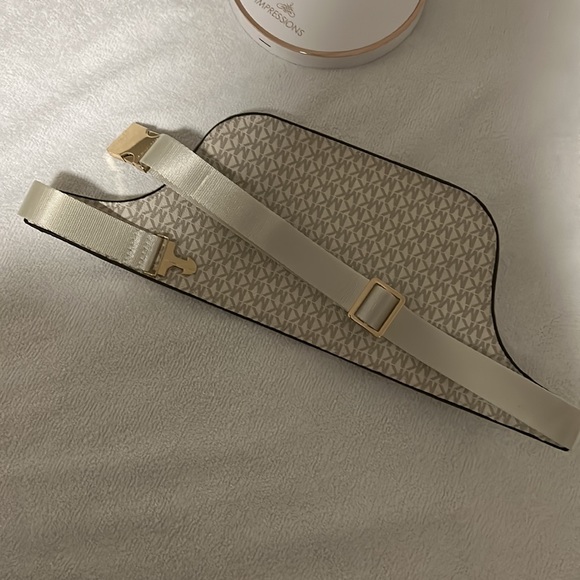 Michael kors new without tags 🏷️ - Picture 3 of 7